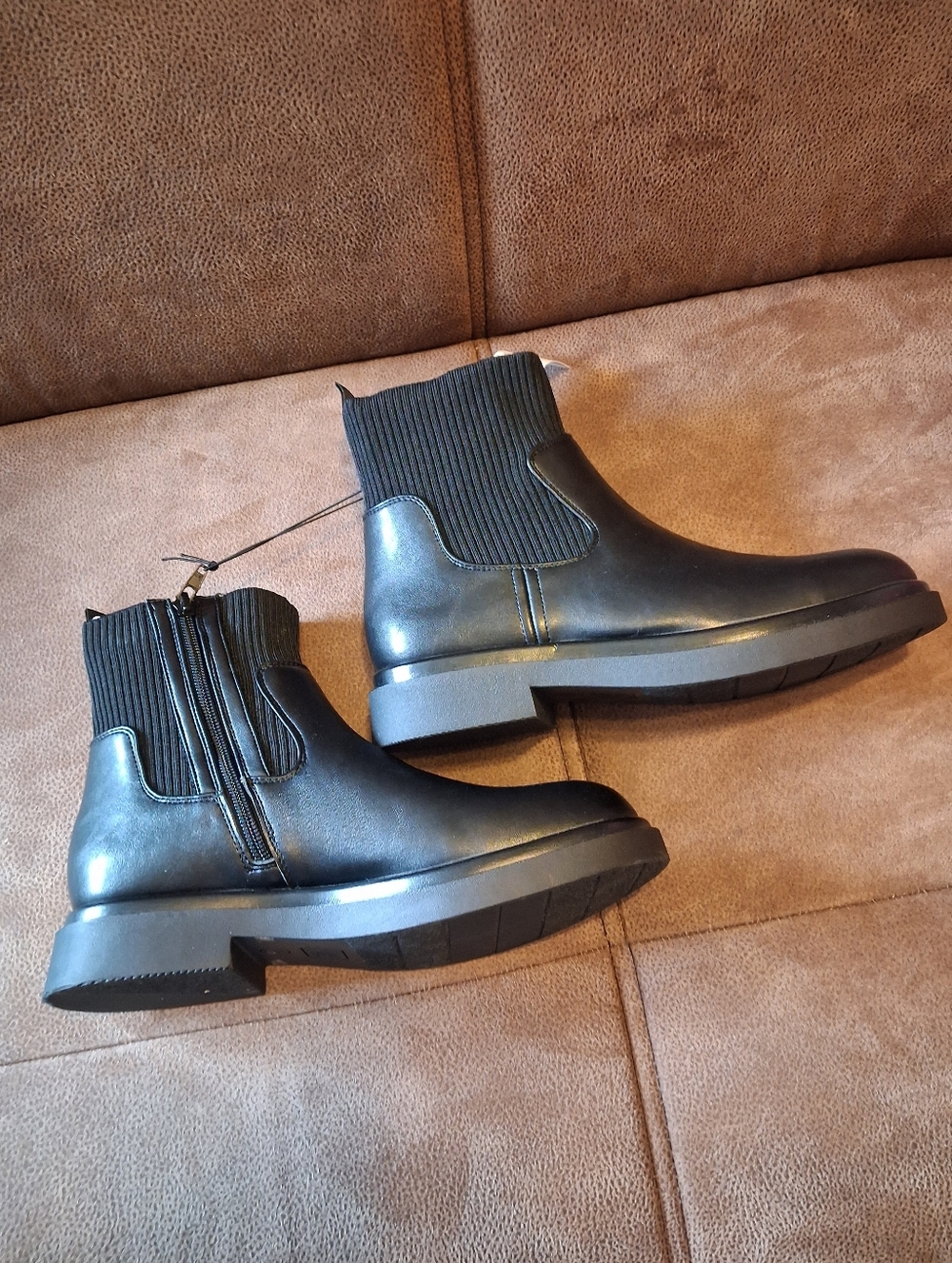 No Boundaries Women's Black Chelsea Ankle Boots - Sleek Zippered Design Size 8.5